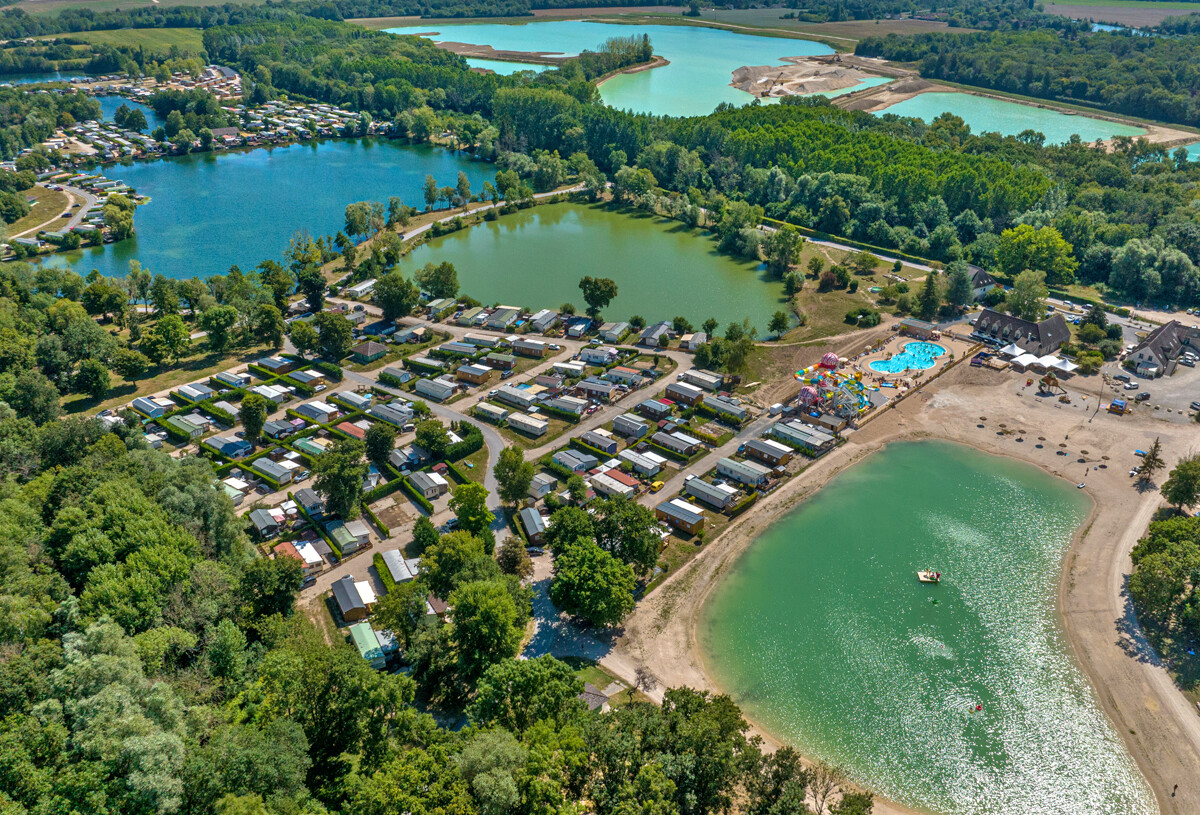 slider-8_pres-de-la-fontaine-vue-aerienne-lac-43126513_0.jpg